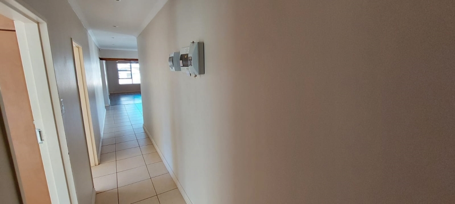 5 Bedroom Property for Sale in Ferreira Town Eastern Cape